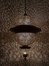 Load image into Gallery viewer, HIND PENDANT LIGHT